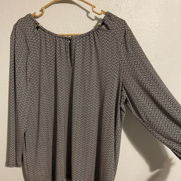 Liz Claiborne - Picture 2 of 6